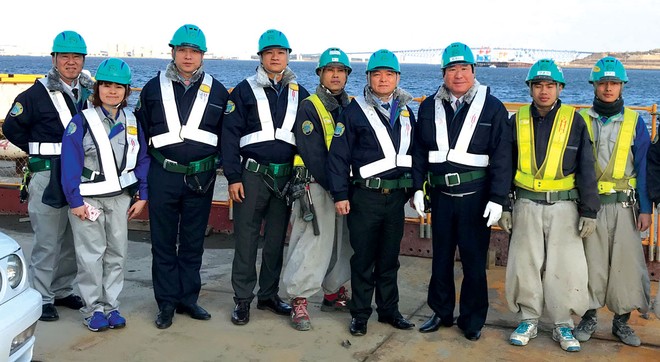 Chủ tịch HĐQT HBC Lê Viết Hải cùng đối tác đi thăm công trình xuyên biển tại Nhật Bản.