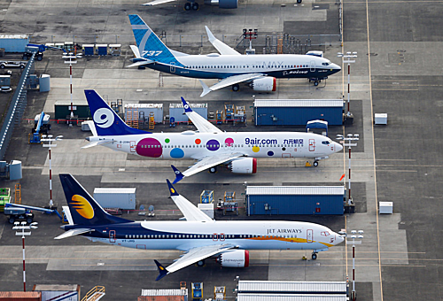 Máy bay 737 Max của một số hãng hàng không đang đỗ tại phi trường. Ảnh:  Reuters