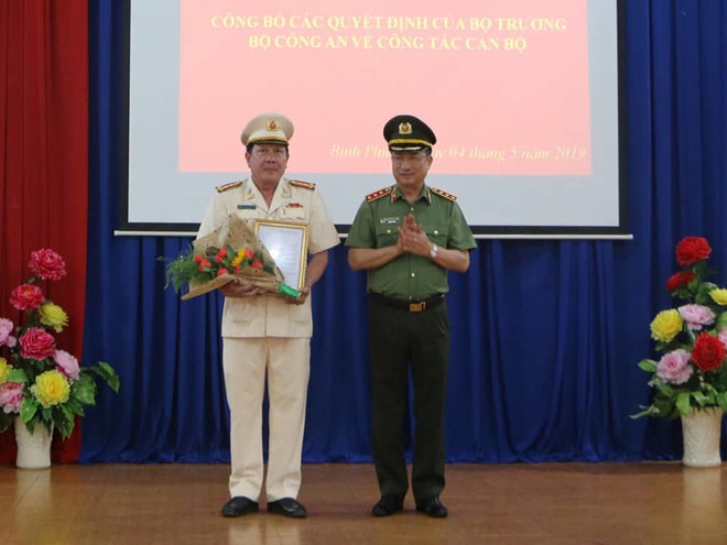 Thượng tướng Nguyễn Văn Thành, Thứ trưởng Bộ Công an công bố Quyết định điều động và chúc mừng Đại tá Trần Thắng Phúc.