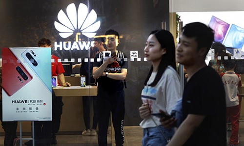 Huawei cùng với 143 thực thể Trung Quốc khác bị Mỹ đưa vào danh sách đen.
