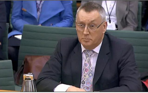 Giám đốc an ninh mạng của Huawei, John Suffolk, tại buổi điều trần trước quốc hội Anh. Ảnh: BBC.
