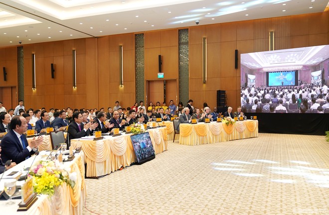 Các đại biểu dự sự kiện khai trương Hệ thống e-Cabinet. Ảnh VGP/Quang Hiếu.