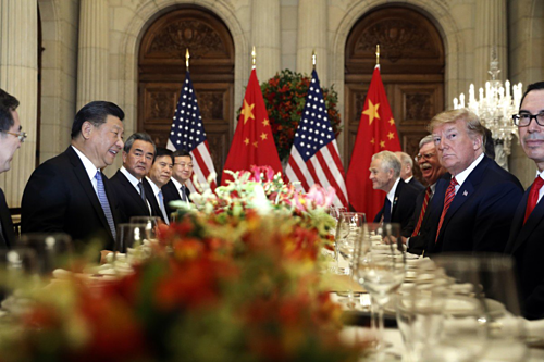 Chủ tịch Trung Quốc Tập Cận Bình và Tổng thống Mỹ Donald Trump trong cuộc gặp tại G20 năm ngoái. Ảnh: AP.