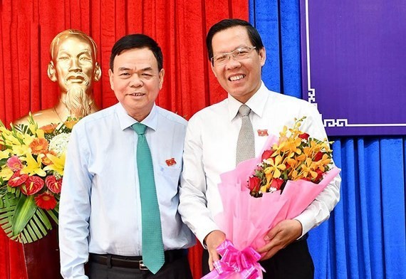 Đồng chí Võ Thành Hạo và đồng chí Phan Văn Mãi.