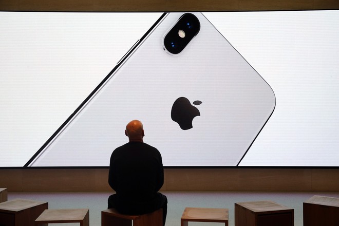 CEO Tim Cook từng hứa hẹn sẽ tăng cường bảo mật cho sản phẩm Apple nhưng chưa hiệu quả. 