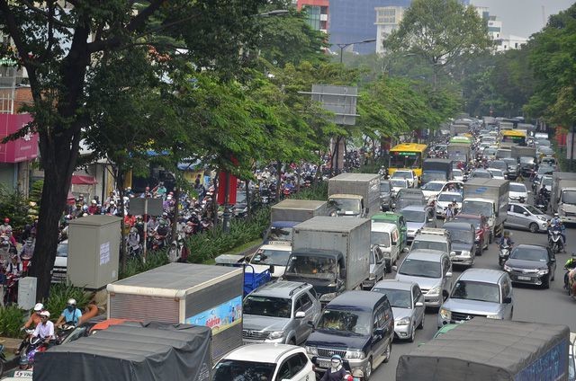 Theo Giám đốc Sở GTVT TP.HCM Trần Quang Lâm, năm 2021 mới có thể thu phí ô tô vào trung tâm (ảnh: Đình Thảo).