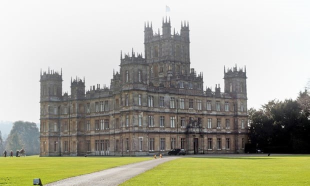 Các vị khách sẽ được sử dụng 1 trong 300 căn phòng tại lâu đài của Bá tước và Nữ bá tước xứ Carnarvon. Ảnh: PA. 