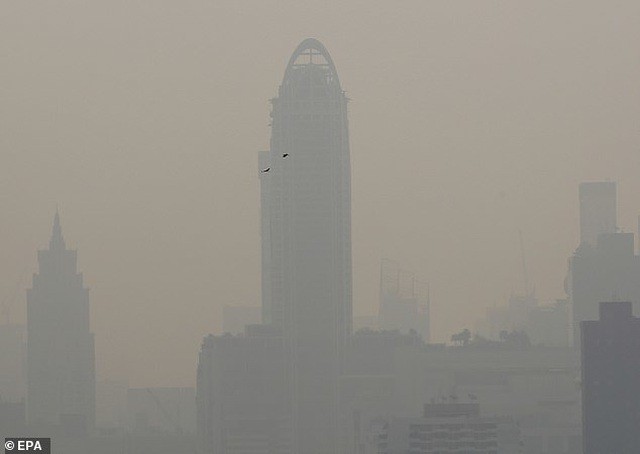 Bangkok ô nhiễm không khí nghiêm trọng hồi tháng 2 năm nay khiến người dân bị ho ra máu (Ảnh: EPA).