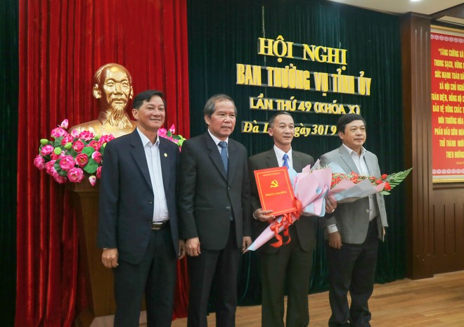 Thường trực Tỉnh ủy Lâm Đồng chúc mừng tân Phó Bí thư Tỉnh ủy Trần Văn Hiệp.
