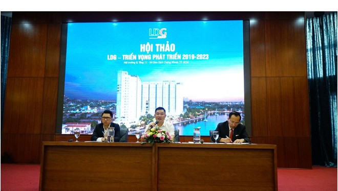 Ông Nguyễn Khánh Hưng,  Chủ tịch HĐQT LDG Group trả lời các câu hỏi của nhà đầu tư tại hội thảo.
