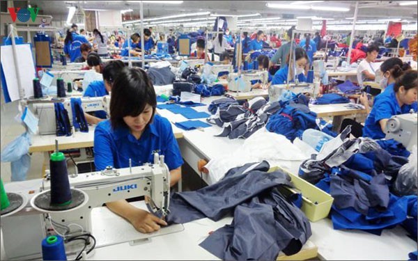 Tổng Liên đoàn Lao động Việt Nam đề xuất giảm thời giờ làm việc bình thường của người lao động từ “48 giờ trong một tuần” xuống “44 giờ trong một tuần”.