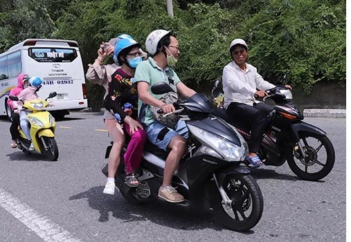 Xe tay ga sẽ không được lưu thông tại nhiều tuyến đường trên bán đảo Sơn Trà. Ảnh: Nguyễn Đông.