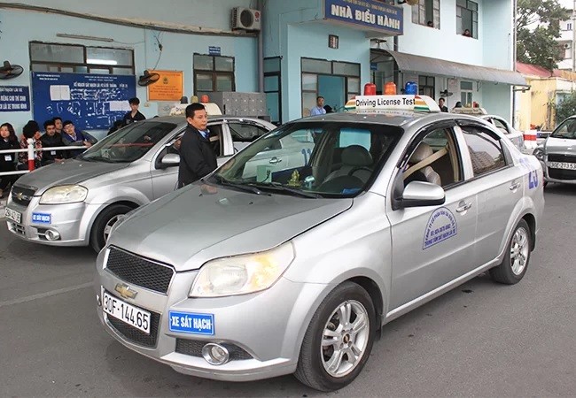 Sát hạch giấy phép lái xe tại Sài Đồng, Gia Lâm, Hà Nội. Ảnh: Anh Duy.