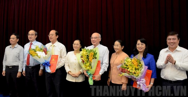 Lãnh đạo Thành phố Hồ Chí Minh chúc mừng 3 tân Ủy viên Ban Thường vụ Thành ủy.