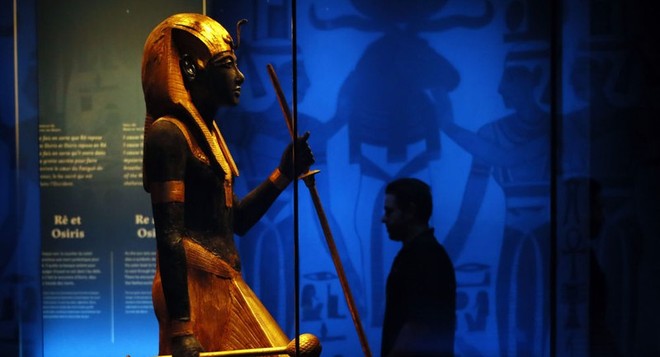 Gần 100 năm kể từ khi lăng mộ của vị pharaoh trẻ tuổi trị vì vương triều Ai Cập được khai quật, bí ẩn về cái chết của vua Tutankhamun sắp được giải mã. Ảnh: AP