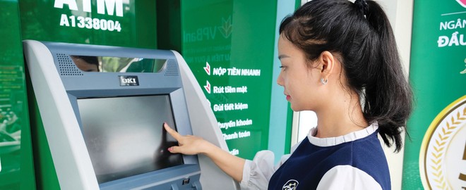 Khách hàng có cơ hội nhận thưởng lên tới 50 triệu đồng tiền mặt khi gửi tiết kiệm online tại VPBank.