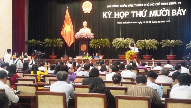 Tại kỳ họp 17, đại biểu thống nhất miễn nhiệm chức danh Trưởng ban Pháp chế đối với ông Trương Lâm Danh và miễn nhiệm chức danh Trưởng ban Văn hóa - Xã hội đối với bà Thi Thị Tuyết Nhung.