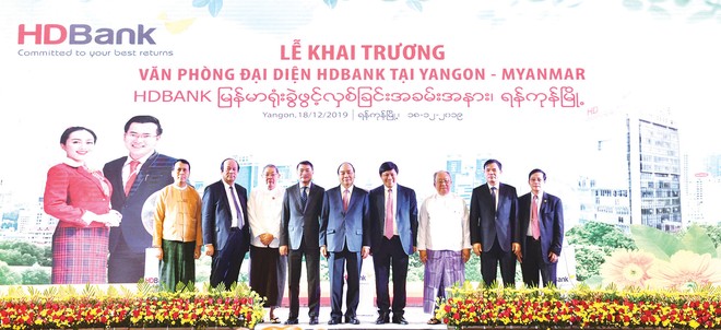 HDBank đã khai trương Văn phòng đại diện đầu tiên tại Myanmar dưới sự chứng kiến của Thủ tướng Chính phủ Nguyễn Xuân Phúc.