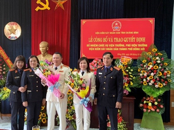 Lãnh đạo VKSND tỉnh Quảng Bình chúc mừng tân Viện trưởng, Phó Viện trưởng VKSND TP. Quảng Bình.
