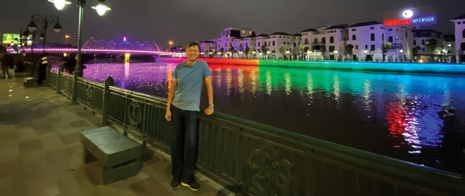 Melvin Poh ghé thăm dự án ven sông Hoàng Huy Riverside lung linh ánh đèn về đêm.