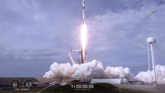 Thử nghiệm của Elon Musk: Tên lửa Falcon 9 nổ tung như pháo hoa giữa không trung