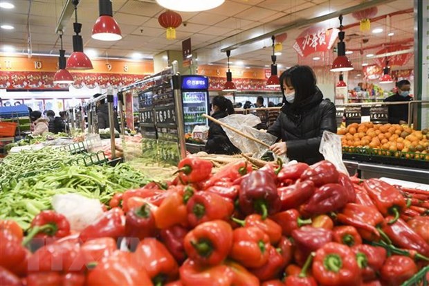 Người dân mua sắm tại một siêu thị ở Trùng Khánh, Trung Quốc ngày 5/2/2020. (Nguồn: THX/TTXVN).