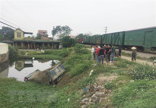 Hiện trường vụ tai nạn đường sắt khiến một người tử vong tại chỗ. (Ảnh: Nguyễn Oanh/TTXVN).