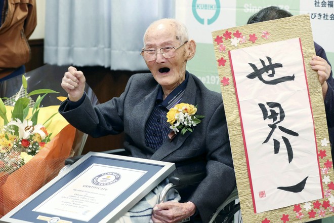 Chitetsu Watanabe là cụ ông già nhất thế giới tại thời điểm 112 tuổi và 356 ngày.