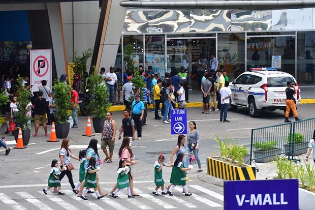 Bên ngoài trung tâm mua sắm Greenhills V-Mall. (Nguồn: ABS-CBN News).