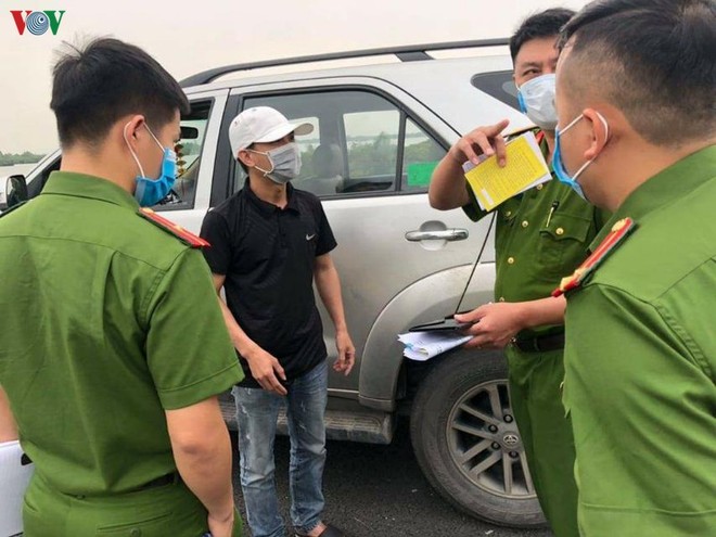 Lái xe Hoàng Thanh Tùng đã thừa nhận tự ý lấy xe công ty để chở học sinh, sinh viên về quê.