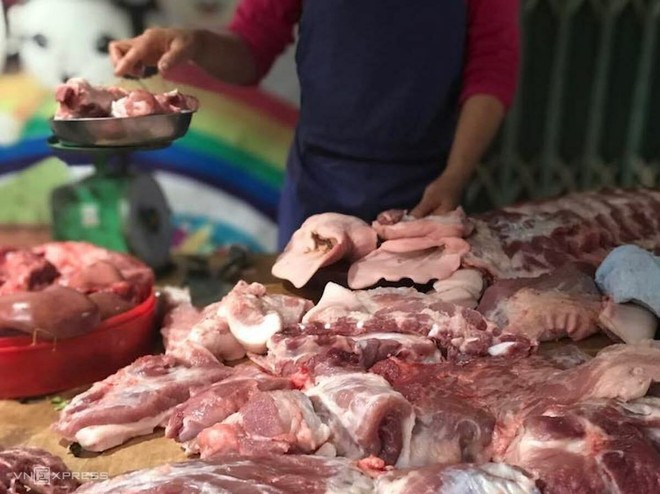 Một quầy thịt heo tại chợ Hà Đông (Hà Nội) ngày 30/3.