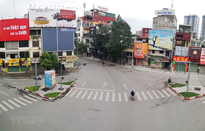 Đường phố Hà Nội vắng lặng trong những ngày giãn cách xã hội. (Ảnh: Thanh Tùng/TTXVN).