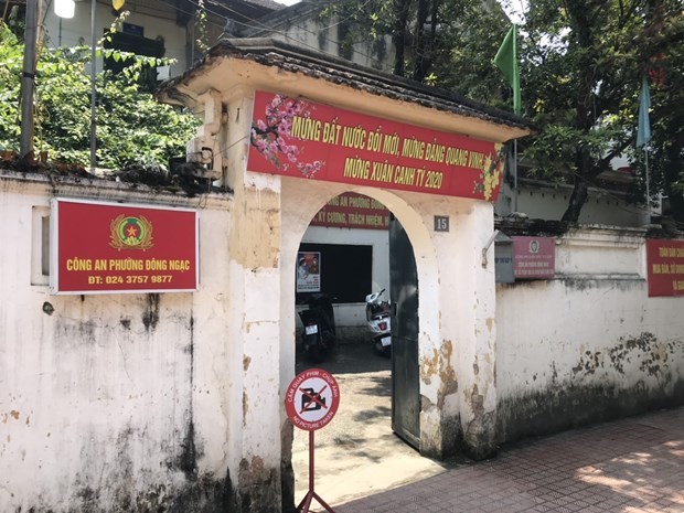 Trụ sở Công an phường Đông Ngạc chính thức được dỡ bỏ lệnh cách ly y tế. (Ảnh: PV/Vietnam+).