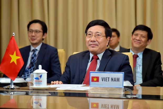 Phó Thủ tướng, Bộ trưởng Ngoại giao Phạm Bình Minh tham dự hội nghị trực tuyến. (Ảnh: TTXVN phát).