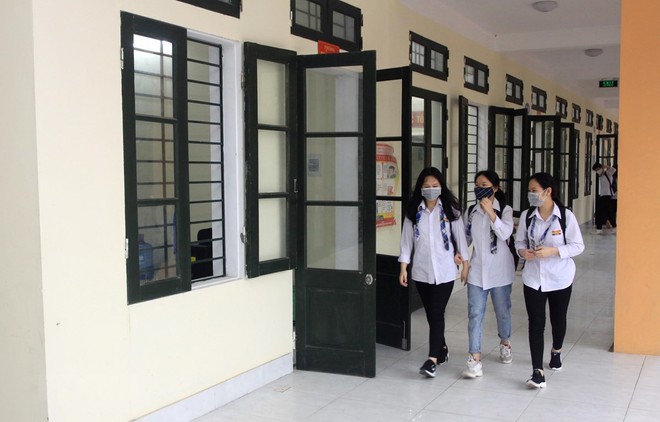 Học sinh trường THPT Lê Quý Đôn, thành phố Thái Bình đi học trở lại. (Ảnh: Thế Duyệt/TTXVN).