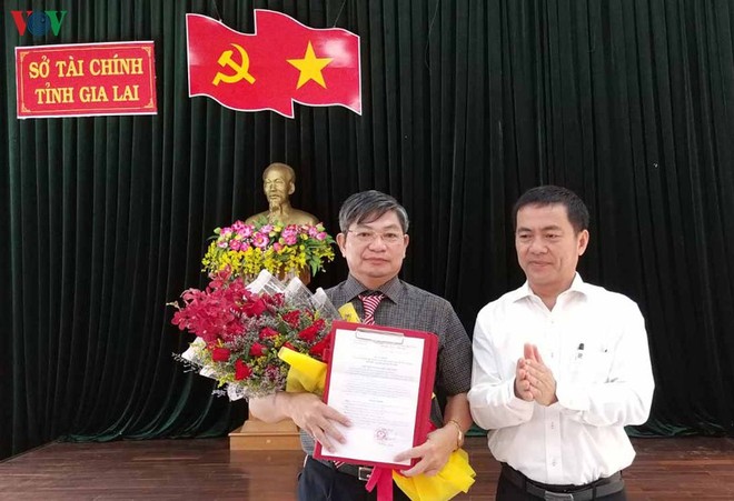 Ông Nguyễn Anh Dũng nhận quyết định bổ nhiệm giữ chức Giám đốc Sở Tài chính Gia Lai.