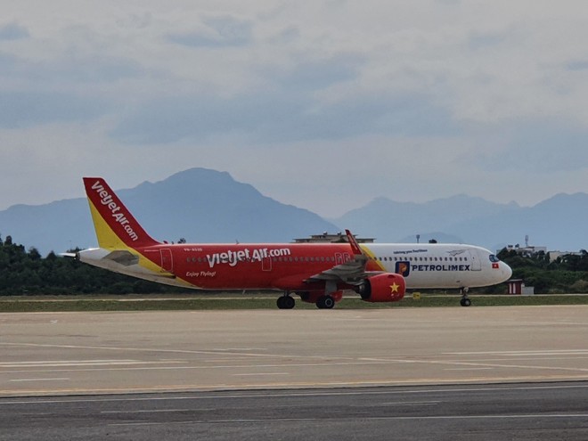 Chuyến bay chở 240 công dân Việt Nam từ Myanmar đã hạ cánh xuống sân bay Đà Nẵng.