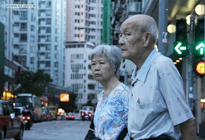 Người Hong Kong có tuổi thọ trung bình cao nhất thế giới. Ảnh: People Daily.