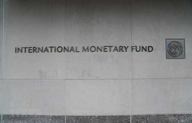 Logo của Quỹ tiền tệ quốc tế tại trụ sở ở Washington DC., Mỹ. (Ảnh: THX/TTXVN).
