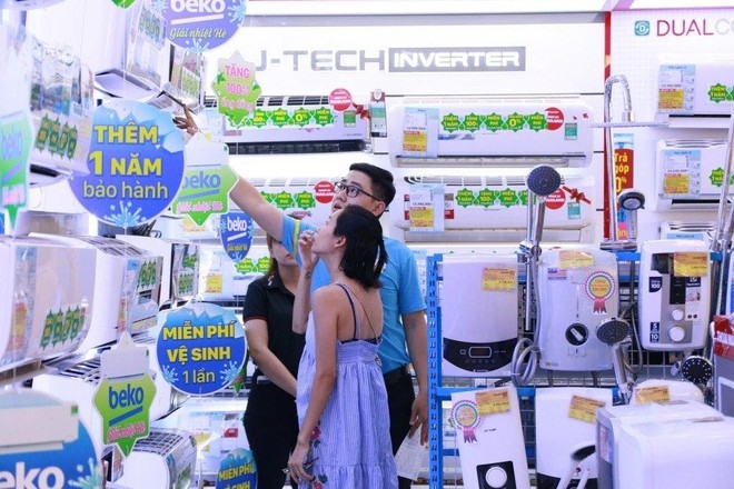 Mỗi cửa hàng Điện Máy Xanh bán ra 10 chiếc máy lạnh mỗi ngày.
