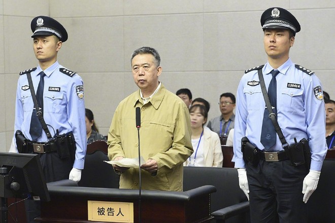 Ông Mạnh Hoành Vĩ tại một phiên tòa ở Trung Quốc (Ảnh: SCMP).