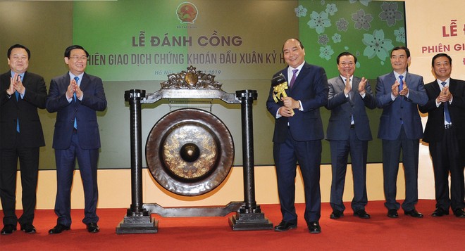 Đến với TTCK đầu Xuân 2019, Thủ tướng Nguyễn Xuân Phúc khẳng định, phát triển TTCK nhằm tạo ra kênh huy động vốn trung và dài hạn cho phát triển kinh tế là một chủ trương lớn và nhất quán của Đảng, Nhà nước.