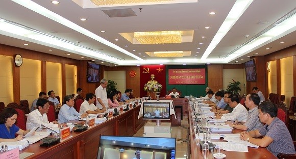 Đồng chí Trần Cẩm Tú chủ trì kỳ họp. Ảnh UBKTTW.