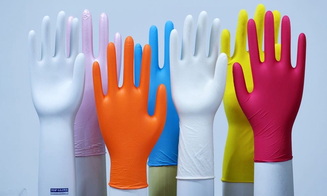 Găng tay cao su được trưng bày tại trụ sở của Top Glove. Ảnh: Bloomberg.