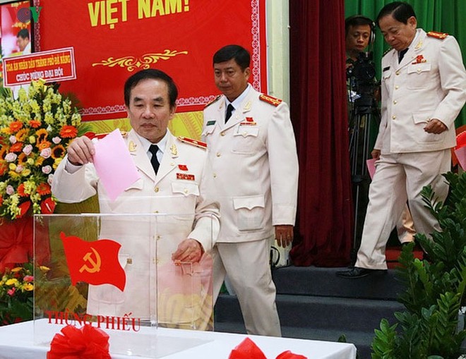 Thiếu tướng Vũ Xuân Viên - Giám đốc Công an Đà Nẵng bỏ phiếu tại Đại hội.