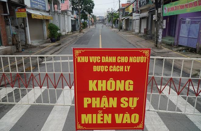 Đường Hồ Văn Đại (TP Biên Hòa, tỉnh Đồng Nai), bị cách ly từ 3/8 vì là nơi "bệnh nhân 595" sinh sống.