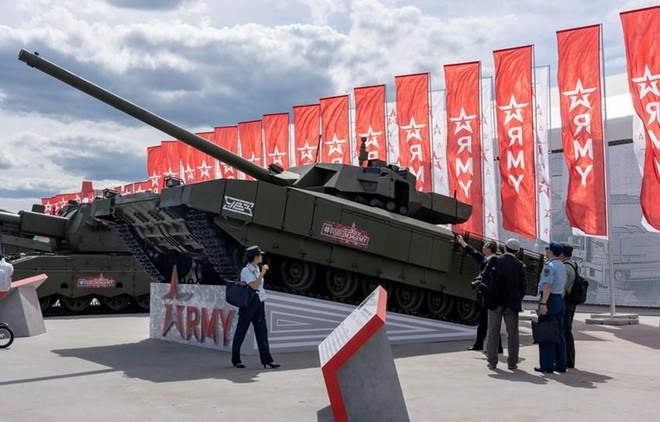 Các vũ khí tiên tiến của quân đội Nga, trong đó có xe tăng T-14 Armata luôn là tâm điểm quan tâm của các chuyên gia quân sự quốc tế. (Ảnh: Hồng Quân/Vietnam+).