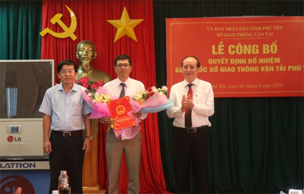 Ông Nguyễn Phương Đông (ở giữa).