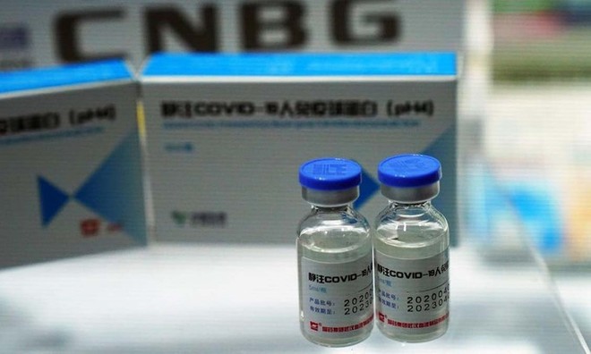 Vaccine Covid-19 tiềm năng do CNBG phát triển trưng bày tại hội chợ thương mại ở Bắc Kinh hôm 4/9. Ảnh: Reuters.