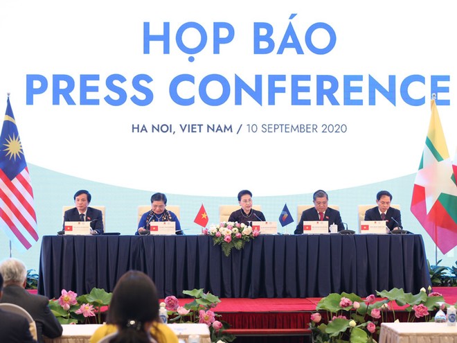 Chủ tịch Quốc hội Nguyễn Thị Kim Ngân chủ trì họp báo ngay sau lễ bế mạc AIPA 41 - (Ảnh VT).